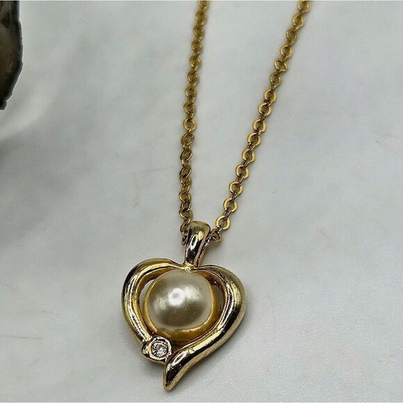 "5/$25" Goldtone Heart Pearl Pendant Chain 18" - Picture 1 of 8